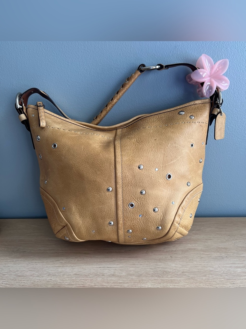 Coach Soho Handbag Large Camel Tan Leather Grommet Studded Shoulder Hobo F10932 - Picture 2 of 8